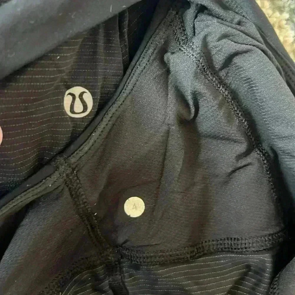 Lululemon Black Tanktop with drawstring - Size 4 - Picture 4 of 4